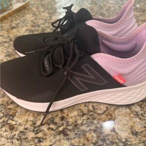 New Balance Women's Black and Pink/Purple Sneakers